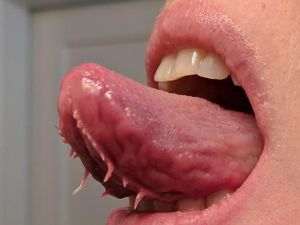 Potret Fitur Tubuh Unik: Dari Lidah Berakar Hingga Garis Tangan Langka