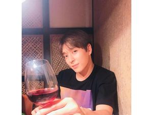 Terlibat Kasus Seungri, Ini Momen Kulineran Choi Jong Hoon Eks F.T Island Terlibat Kasus Seungri, Ini Momen Kulineran Choi Jong Hoon Eks F.T Island
