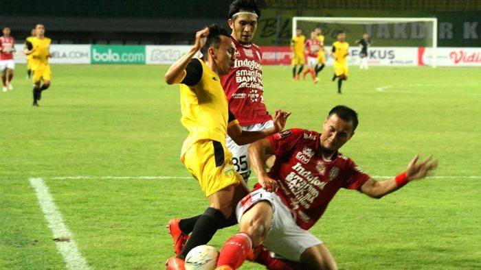 Bali United kalah telak dari Bhayangkara FC. (Foto: Risky Andrianto/Antara) Bali United kalah telak dari Bhayangkara FC. (Foto: Risky Andrianto/Antara)