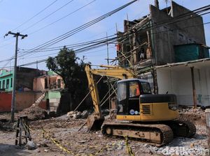 Bangunan di Cileunyi Dibongkar untuk Tol Cisumdawu