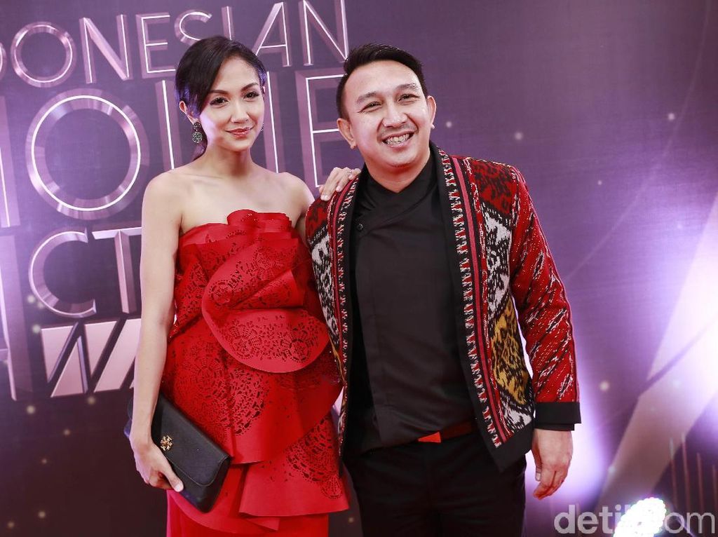 Istri Hamil, Augie Fantinus Lebih Peduli Kebersihan Istri Hamil, Augie Fantinus Lebih Peduli Kebersihan