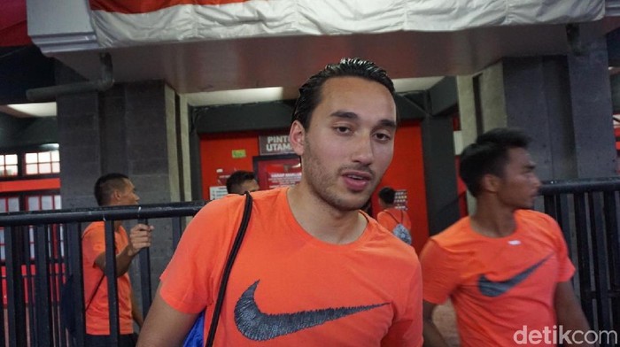 Ezra Walian