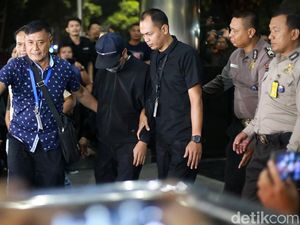 Pagi di Hotel Bumi Pengubah Jalan Cerita Romahurmuziy Pagi di Hotel Bumi Pengubah Jalan Cerita Romahurmuziy
