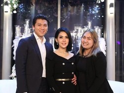 Hairstylist Ungkap Konsep Tatanan Rambut Syahrini Saat Menikah