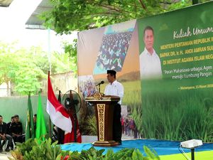 Kuliah Umum di Sulsel, Mentan Bagi-bagi Bibit Jagung hingga Kambing