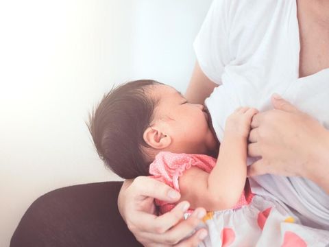 Tips Lancar Menyusui untuk Bunda yang Memiliki Puting Terbenam
