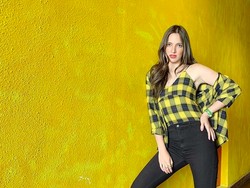 Sosok Nia Ramadhani, Artis Cantik yang Tak Tahu Cara Buka Salak
