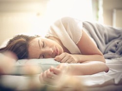 Tidur Sehabis Sahur Nggak Bahaya Sih, Hati-hati Saja Kalau Punya GERD!