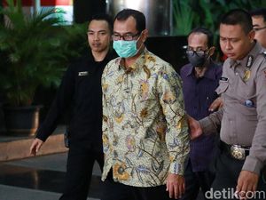 Potret Kakanwil Kemenag Jatim Susul Rommy di KPK Potret Kakanwil Kemenag Jatim Susul Rommy di KPK
