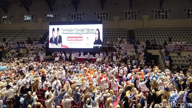 Prabowo Hadiri Pembekalan Relawan Prabowo-Sandi Prabowo Hadiri Pembekalan Relawan Prabowo-Sandi