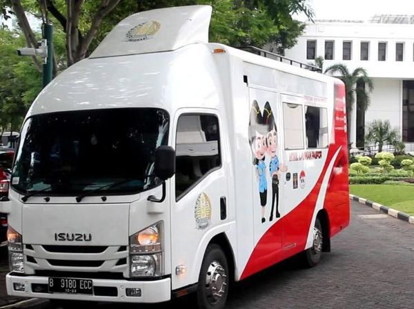 Kini Bikin Paspor Bisa Lewat Mobil Keliling