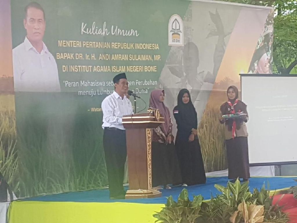 Beri Kuliah di Bone, Mentan Bocorkan Rahasia Kaya dan Sukses Beri Kuliah di Bone, Mentan Bocorkan Rahasia Kaya dan Sukses