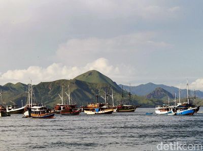 Foto: Hiruk Pikuk Dermaga Labuan Bajo, Jadi Pengen Liburan Deh