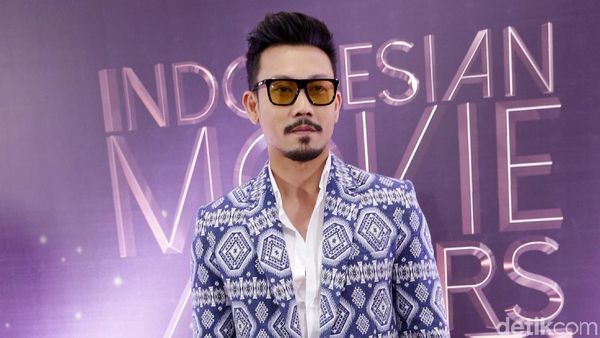 Denny Sumargo: Dulu Tukang Cuci Piring Kini Aktor Top