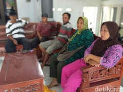 Gara-gara Suami Tersihir Fatwa Kiamat, Rini Minta Cerai