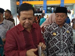 Di Panggung Acara Muhammadiyah, Soetrisno Bachir Ngaku Pro-Jokowi Di Panggung Acara Muhammadiyah, Soetrisno Bachir Ngaku Pro-Jokowi