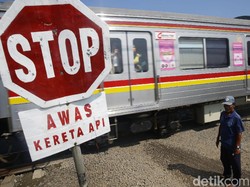 Viral Pembonceng Kepentok Palang Akibat Terobos Perlintasan Kereta