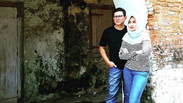 Alfito Deannova Gintings bersama istri tercinta.