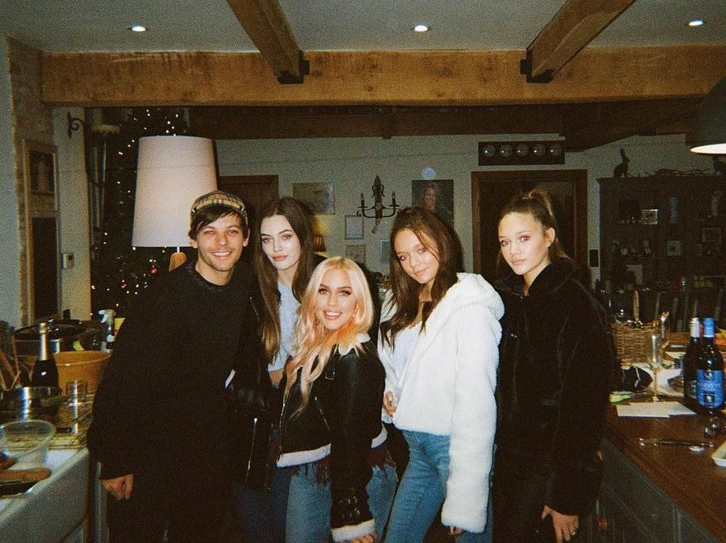 Adik Louis Tomlinson Kenang Sang Saudari sebagai Sahabat Terbaik Adik Louis Tomlinson Kenang Sang Saudari sebagai Sahabat Terbaik