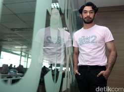 Duka Mendalam Reza Rahadian dan Hanung Saksikan BJ Habibie Dimakamkan