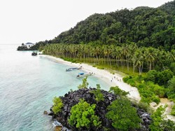 Pantai Pasir Panjang Labengki yang Memikat Hati