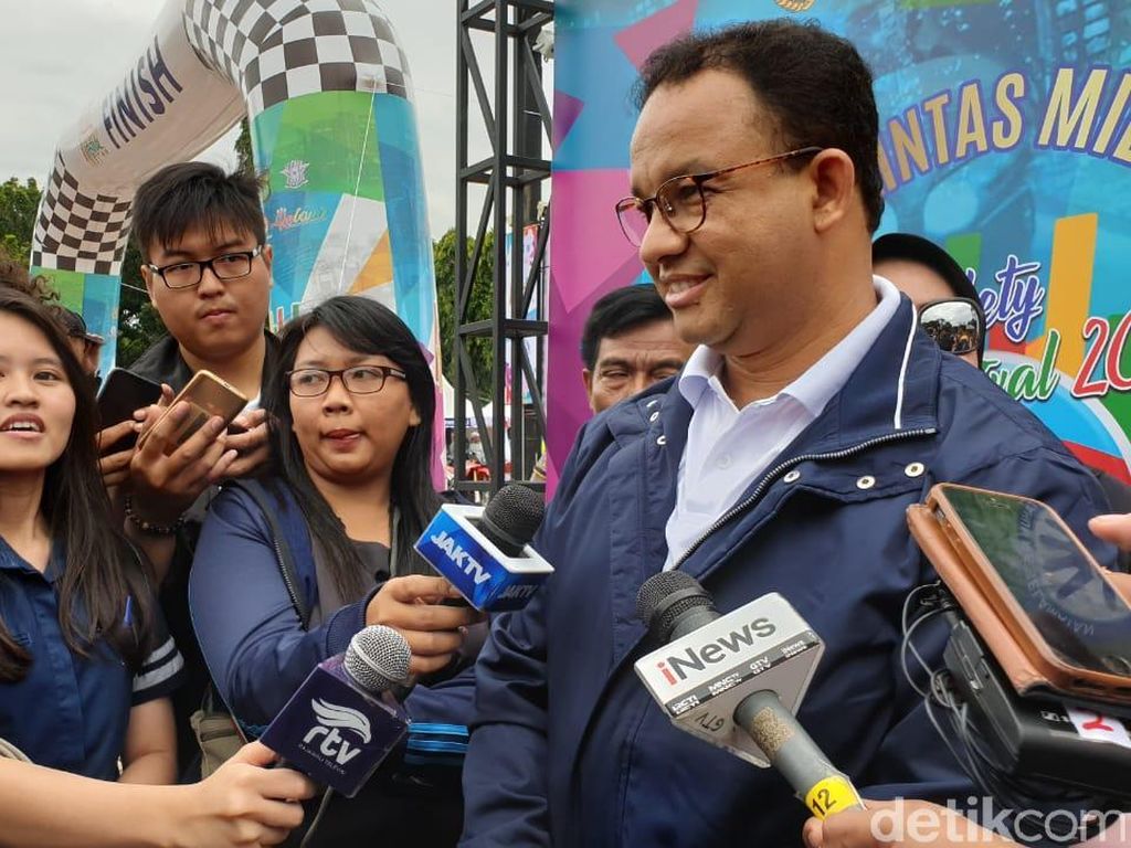 Anies Baswedan: Motor Naik Trotoar Itu Tidak Keren Anies Baswedan: Motor Naik Trotoar Itu Tidak Keren