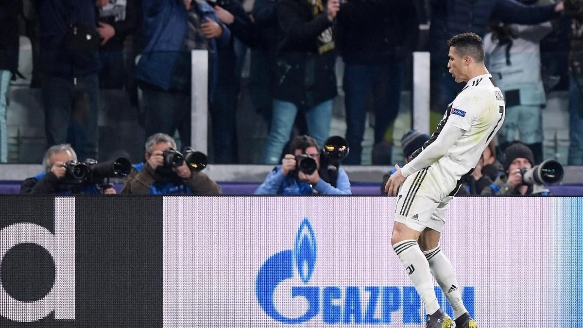 Aksi selebrasi selangkangan Cristiano Ronaldo saat hadapi Atletico Madrid (Alberto Lingria/REUTERS)