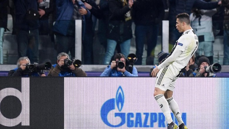 Selebrasi Selangkangan CR7 Membalas Ejekan Fans Atletico