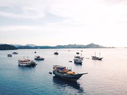 Merakit Pinisi di Lautan Labuan Bajo
