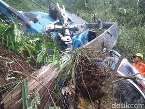 Begini Potret Rusaknya Helikopter yang Jatuh di Tasikmalaya