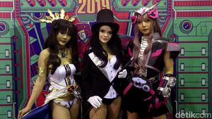 Para Cosplayer Cantik Ramaikan Pameran Mainan dan Komik 2019