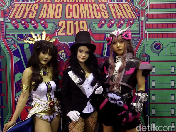 Para Cosplayer Cantik Ramaikan Pameran Mainan dan Komik 2019