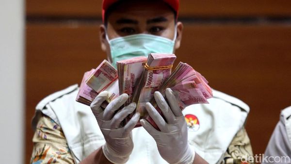 Penampakan Duit Suap OTT Romahurmuziy