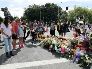 Haru! Istri Tewas Saat Ingin Lindungi Suami di Penembakan Masjid New Zealand Haru! Istri Tewas Saat Ingin Lindungi Suami di Penembakan Masjid New Zealand