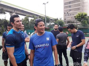 Jelang Debat, Sandi Lari Pagi dan Main Basket Bareng Artis