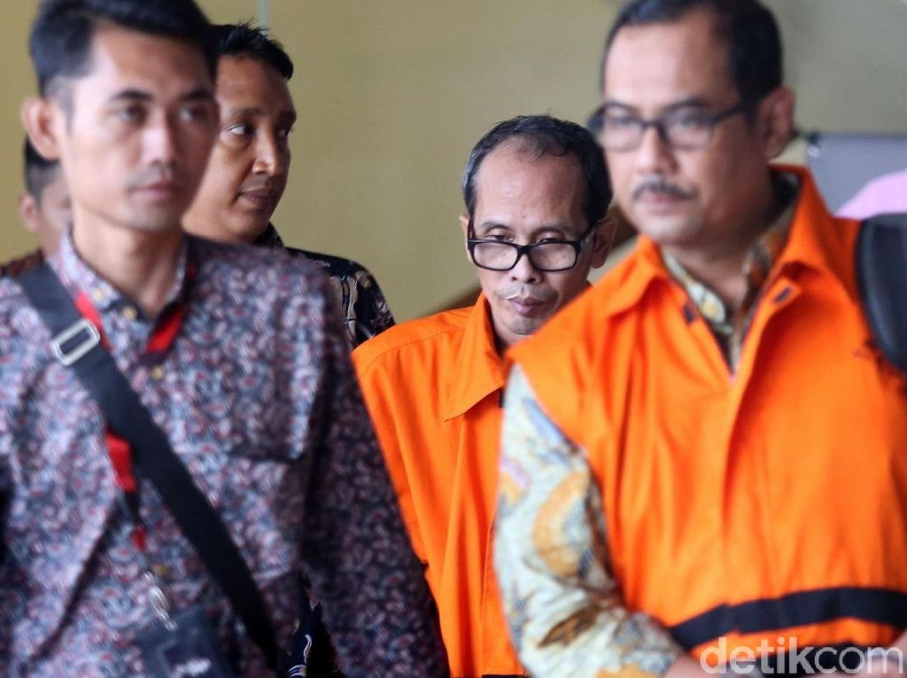 Kemenag Nonaktifkan Kakanwil Jatim dan Gresik Tersangka Suap Kemenag Nonaktifkan Kakanwil Jatim dan Gresik Tersangka Suap