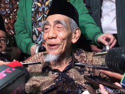 Rommy Tersangka, Mbah Moen: Hormati Hukum, PPP Harus Diselamatkan