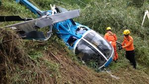Foto: Potret Helikopter Jatuh di Desa Jayaratu Tasikmalaya