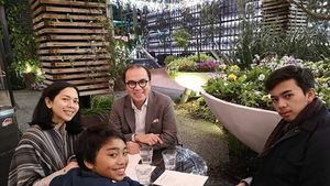 7 Momen Hangat Tantowi Yahya dan Keluarga