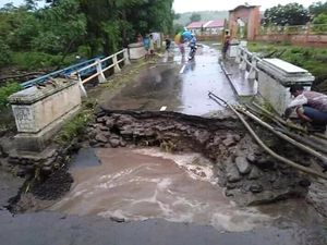 Diguyur Hujan Sejak Pagi, Bima dan Dompu NTB Dilanda Banjir