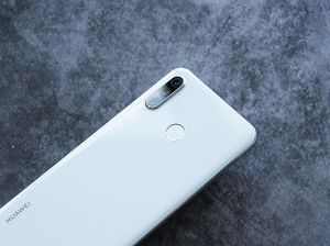 Ponsel Huawei Terusik Sanksi Google