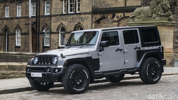 Jeep Wrangler Berbaju Militer