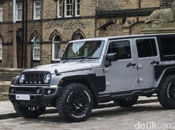 Jeep Wrangler Berbalut Baju Militer