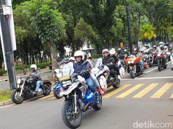 Momen Anies Bonceng Anak Naik Moge