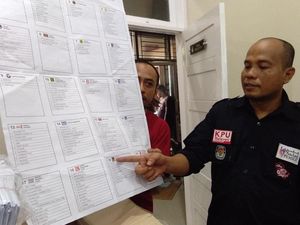 KIP Kota Lhokseumawe Temukan 10.403 Lembar Surat Suara Rusak KIP Kota Lhokseumawe Temukan 10.403 Lembar Surat Suara Rusak
