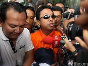 KPK Sita Dokumen Kepegawaian Usai Geledah Kantor Kemenag Gresik KPK Sita Dokumen Kepegawaian Usai Geledah Kantor Kemenag Gresik