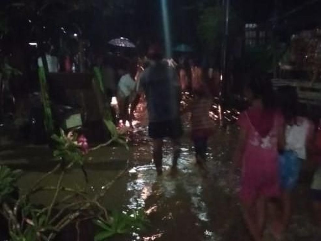 Banjir di Dompu NTB Belum Surut, Warga Mengungsi