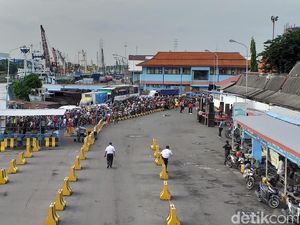 Terjebak di Pelabuhan Ujung, Pengendara Keluhkan Penutupan Suramadu Terjebak di Pelabuhan Ujung, Pengendara Keluhkan Penutupan Suramadu