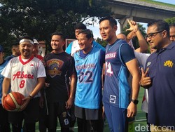 Sandi dan AHY Main Basket Bareng di Bulungan, Jaksel