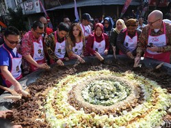 1.900 Peserta Meriahkan Festival Rujak Ulek Surabaya 2019